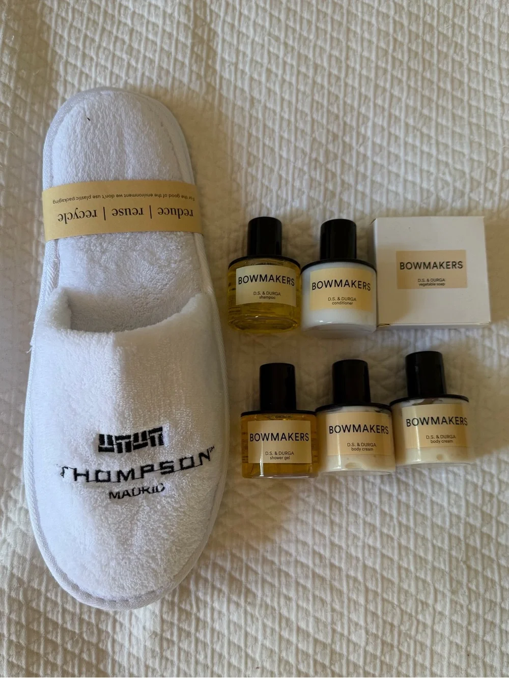 D.S. & Durga Bowmakers Bath Set & Thompson Madrid Slippers New